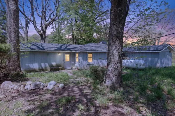 56447 Twin Lakes Road, Cassopolis, MI 49031