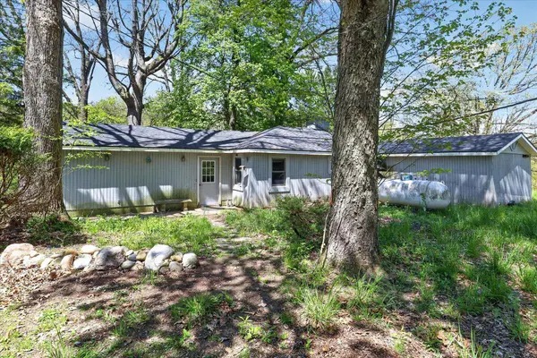 56447 Twin Lakes Road, Cassopolis, MI 49031