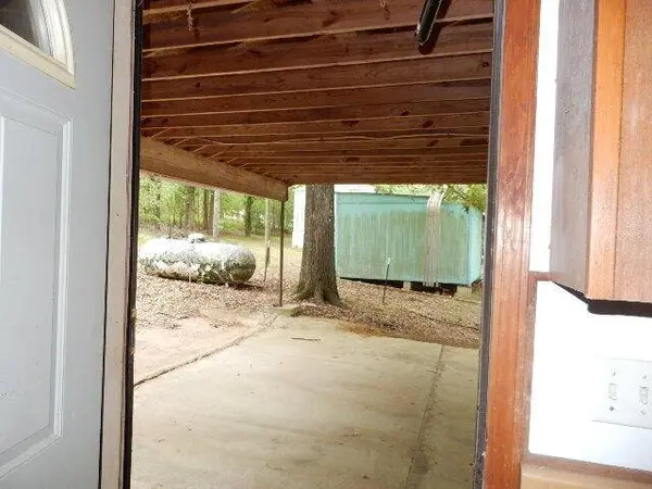37 Cedar Ln., Coffeeville, MS 38922