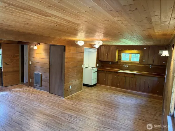 881 Lake Cabins RD, Ronald, WA 98940