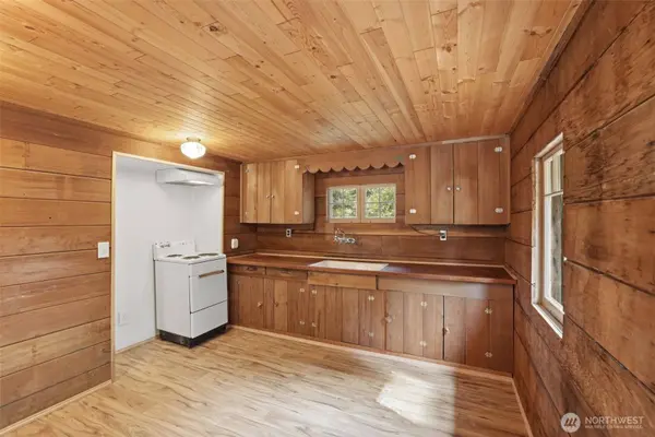881 Lake Cabins RD, Ronald, WA 98940