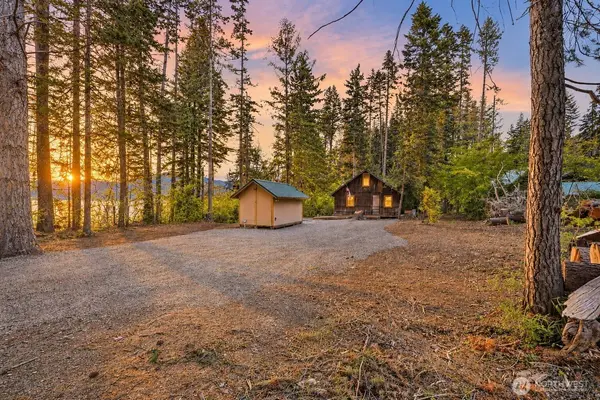 881 Lake Cabins RD, Ronald, WA 98940