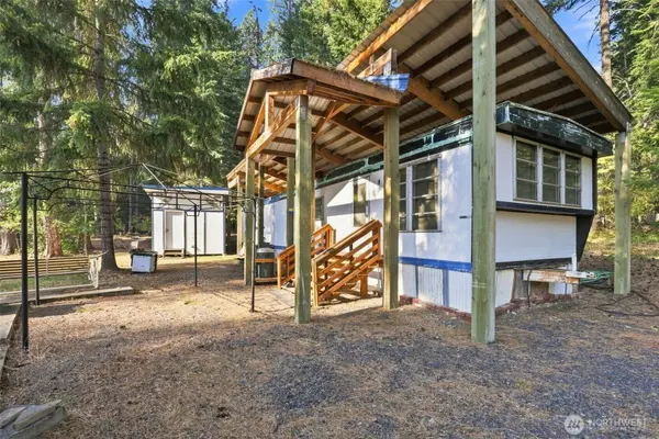 570 W Pacific AVE