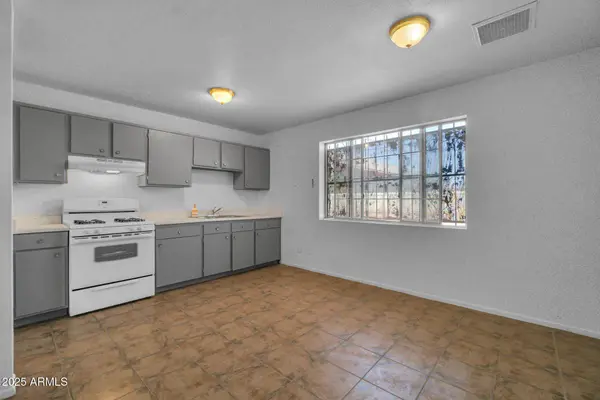 2124 E MOBILE Lane, Phoenix, AZ 85040