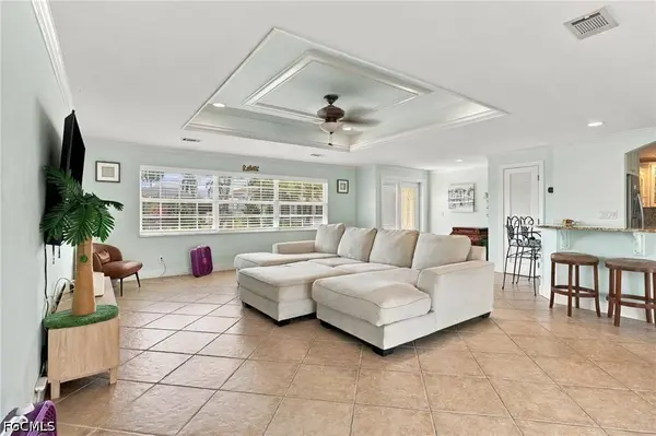 5305 Malaluka CT, Cape Coral, FL 33904
