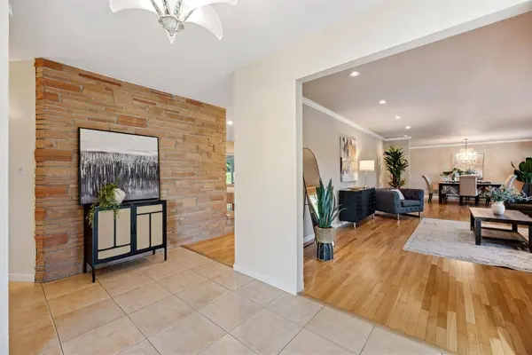 2751 American River DR, Sacramento, CA 95864