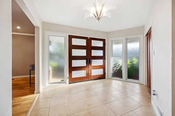 2751 American River DR, Sacramento, CA 95864