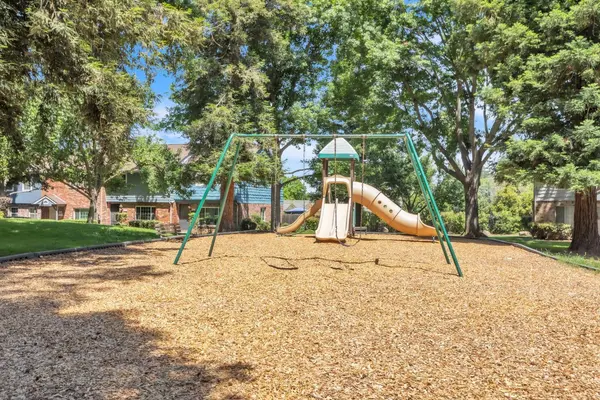 4030 Knoll Top CT, Carmichael, CA 95608
