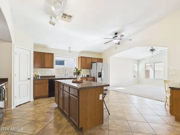 38552 N BEVERLY Avenue, San Tan Valley, AZ 85140
