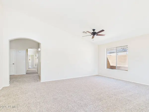 38552 N BEVERLY Avenue, San Tan Valley, AZ 85140