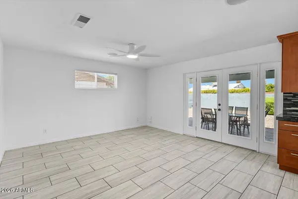 26 W ERIE Drive, Tempe, AZ 85282