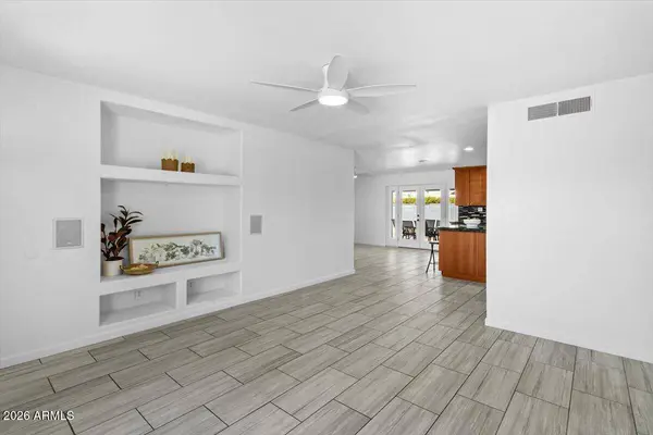 26 W ERIE Drive, Tempe, AZ 85282