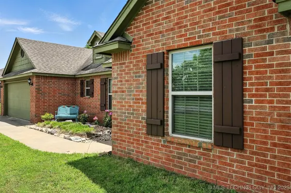 9860 Tall Pine LN, Claremore, OK 74017