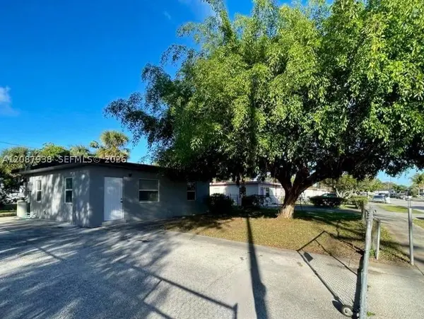 2643 NW 10th St