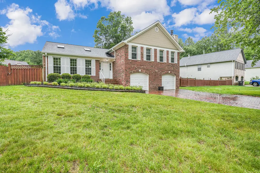 12211 Guinevere Pl, Glenn Dale, MD 20769-8947
