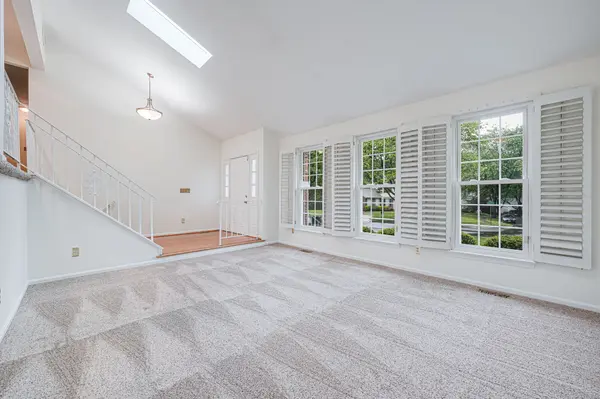 12211 Guinevere Pl, Glenn Dale, MD 20769-8947