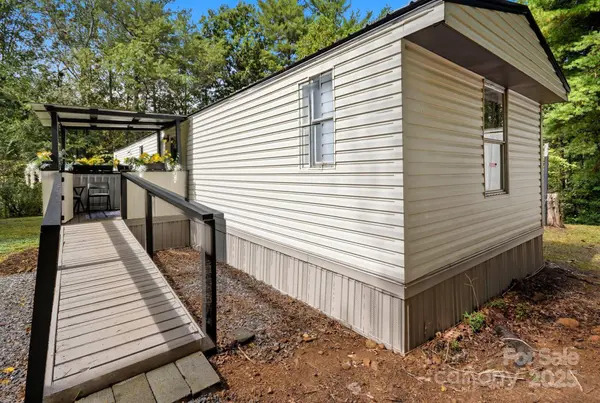 111 Brookwood LN, Taylorsville, NC 28681