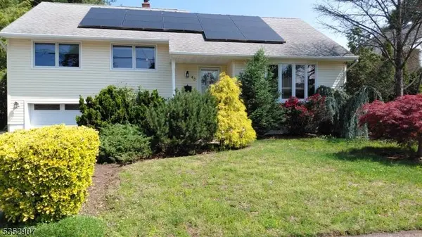 43 Carol Pl, Bloomfield Twp., NJ 07003