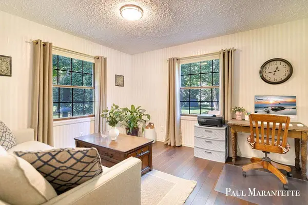 816 Geneva Drive, Wayland, MI 49348