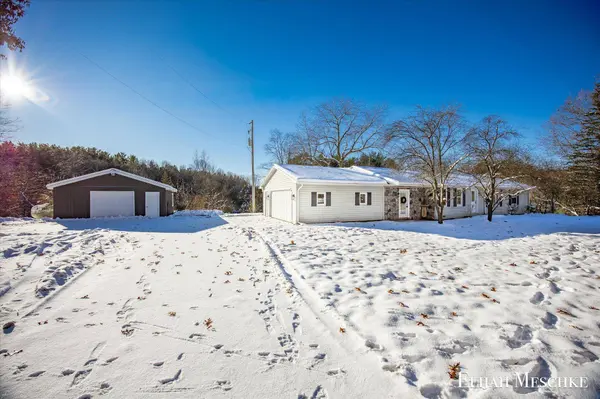 11401 Davis Road, Middleville, MI 49333