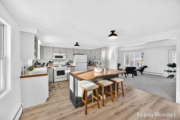 11401 Davis Road, Middleville, MI 49333