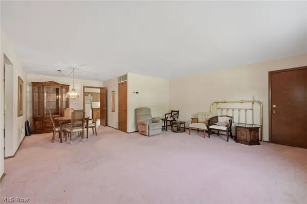 2705 Pease DR, Rocky River, OH 44116