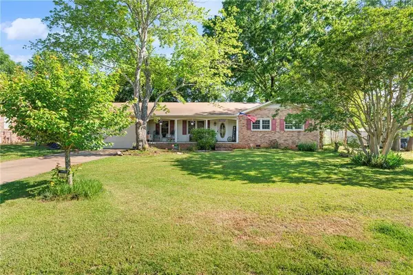 107 Benjamin AVE, Greer, SC 29651