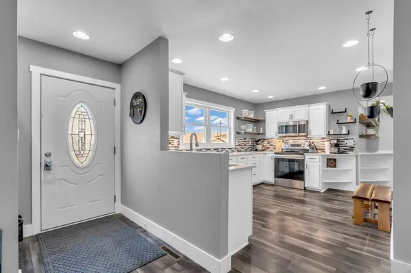 160 S Hamilton AVE, Fredericksburg, IA 50630