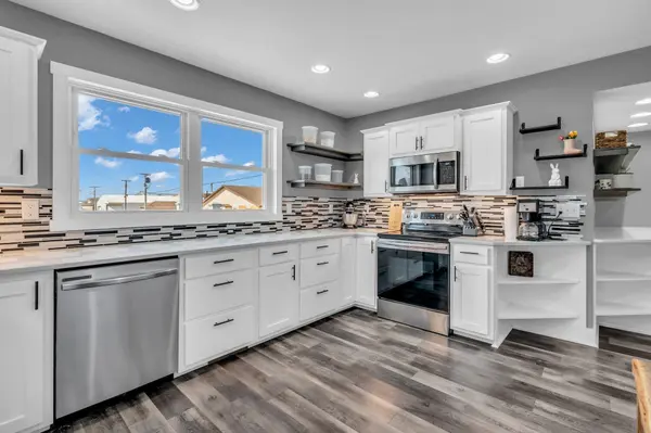 160 S Hamilton AVE, Fredericksburg, IA 50630