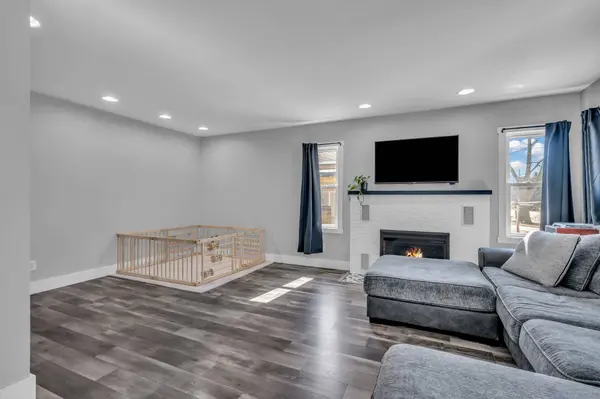 160 S Hamilton AVE, Fredericksburg, IA 50630