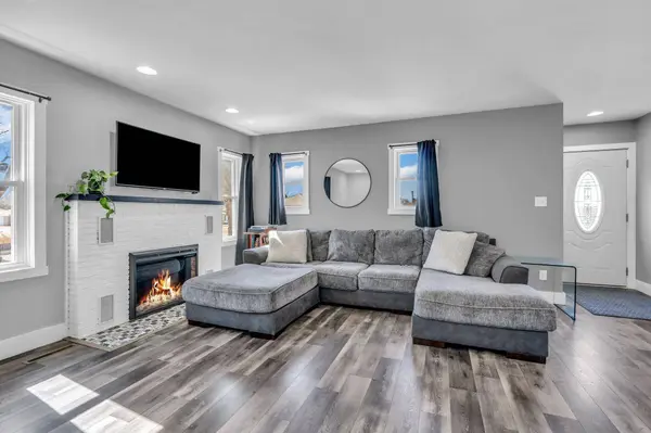 160 S Hamilton AVE, Fredericksburg, IA 50630