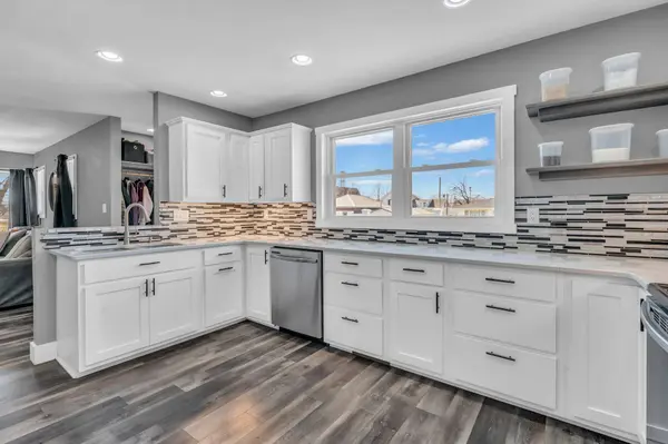 160 S Hamilton AVE, Fredericksburg, IA 50630