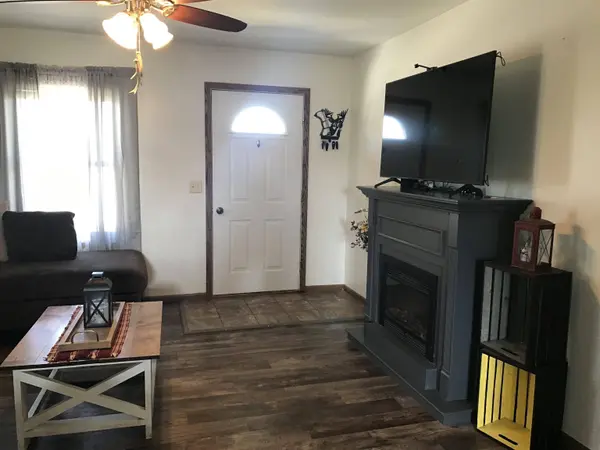 Henry E 302 ST, Calmar, IA 52132