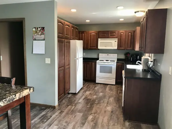 Henry E 302 ST, Calmar, IA 52132
