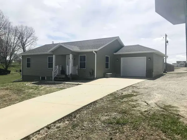 Henry E 302 ST, Calmar, IA 52132