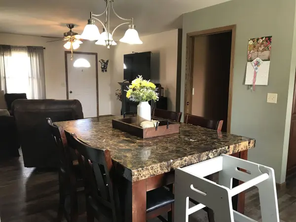 Henry E 302 ST, Calmar, IA 52132
