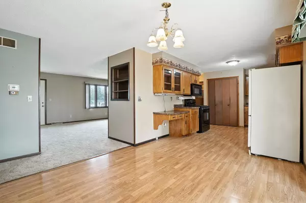 2378 E Iowa Highway 24, New Hampton, IA 50659