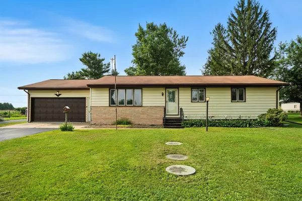 2378 E Iowa Highway 24, New Hampton, IA 50659