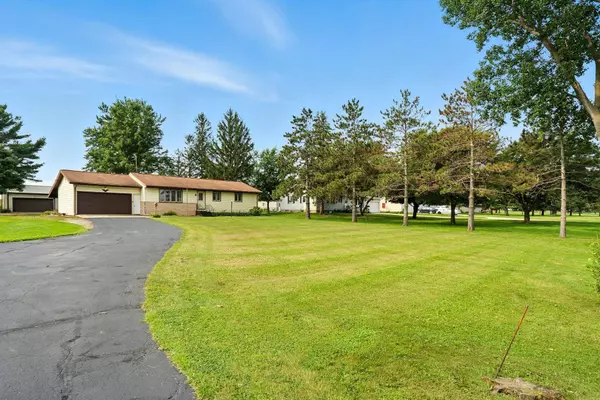 2378 E Iowa Highway 24, New Hampton, IA 50659