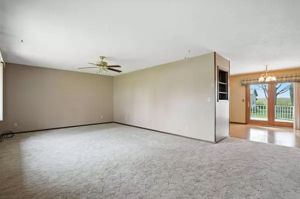 2378 E Iowa Highway 24, New Hampton, IA 50659