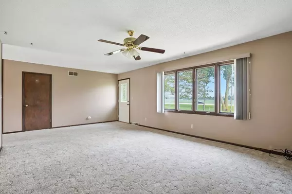 2378 E Iowa Highway 24, New Hampton, IA 50659