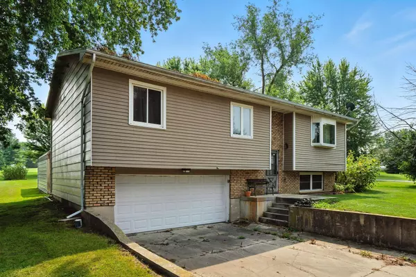 304 1st ST, Elma, IA 50628