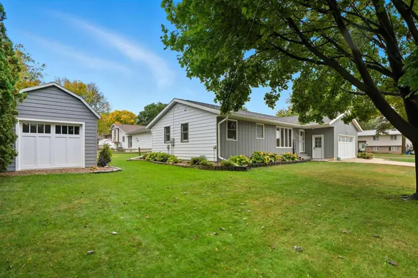 212 S SHEAKLEY AVE, New Hampton, IA 50659