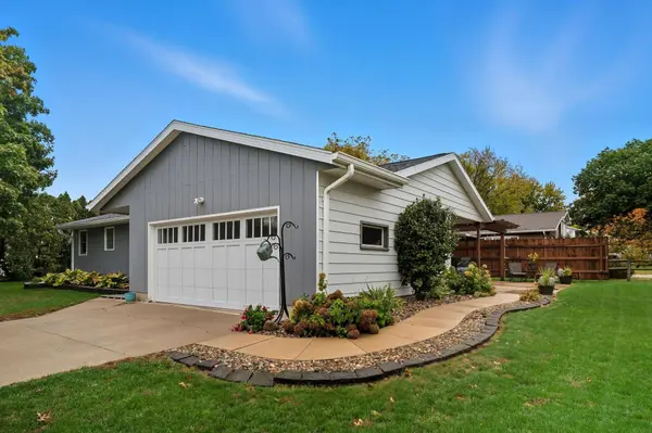 212 S SHEAKLEY AVE, New Hampton, IA 50659