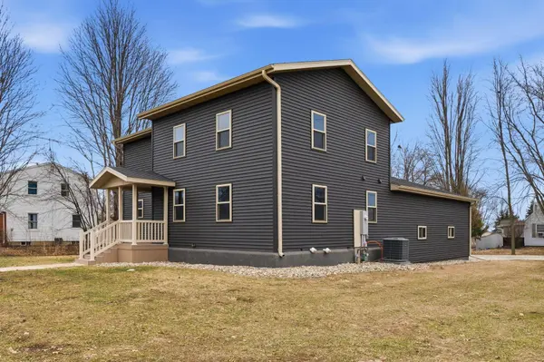103 E Logan ST, New Hampton, IA 50659