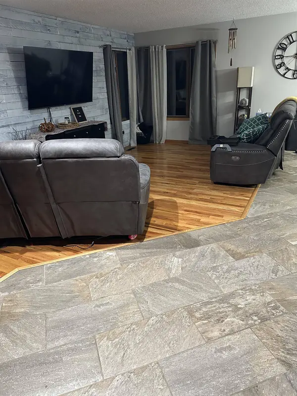 332 Fluer DR, New Hampton, IA 50659