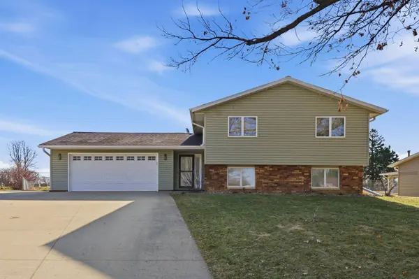 332 Fluer DR, New Hampton, IA 50659