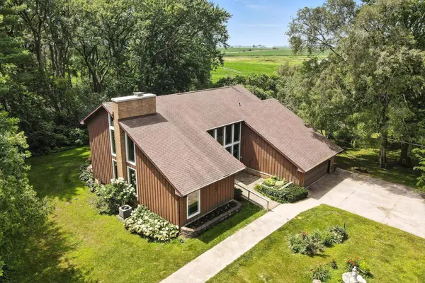 2488 239th ST, New Hampton, IA 50659
