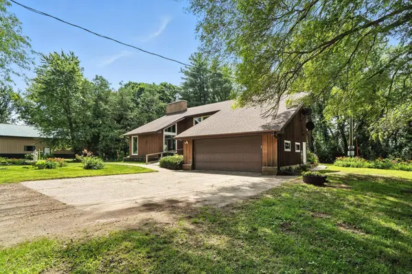 2488 239th ST, New Hampton, IA 50659