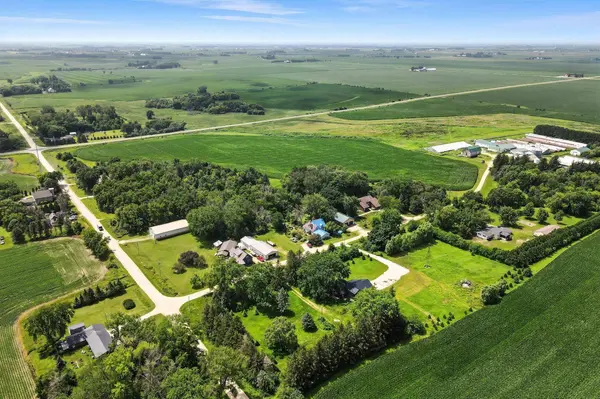 2488 239th ST, New Hampton, IA 50659